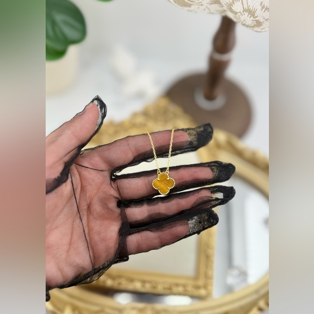 Lucky Alhambra Clover Pendant Necklace Gold & Tiger’s Eye with logo and box - Picture 3 of 11